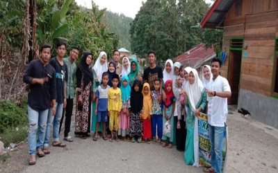 Perwakilan Siswa Kelas XII ISOS 2 SMAN 1 Blangkejeren Lakukan Bakti Sosial Ke Kampung Uning